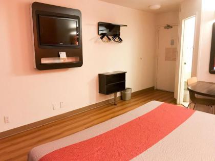 Motel 6-Buttonwillow CA Central - image 5