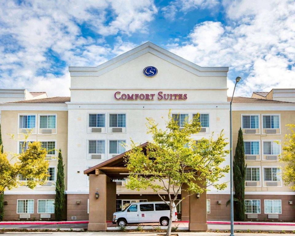 Comfort Suites Clovis - main image