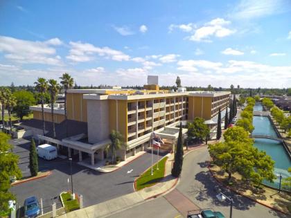 Hilton Stockton - image 2