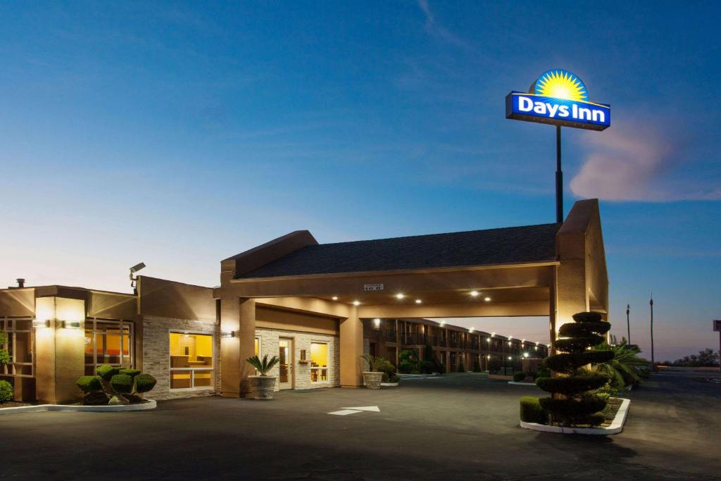 Days Inn by Wyndham Chowchilla Gateway to Yosemite - main image