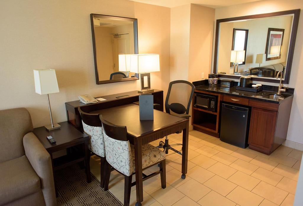 Embassy Suites Ontario - Airport - image 4