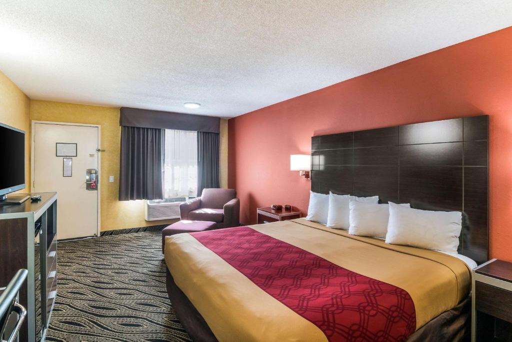 Econo Lodge Hesperia - Victorville I-15 - image 3
