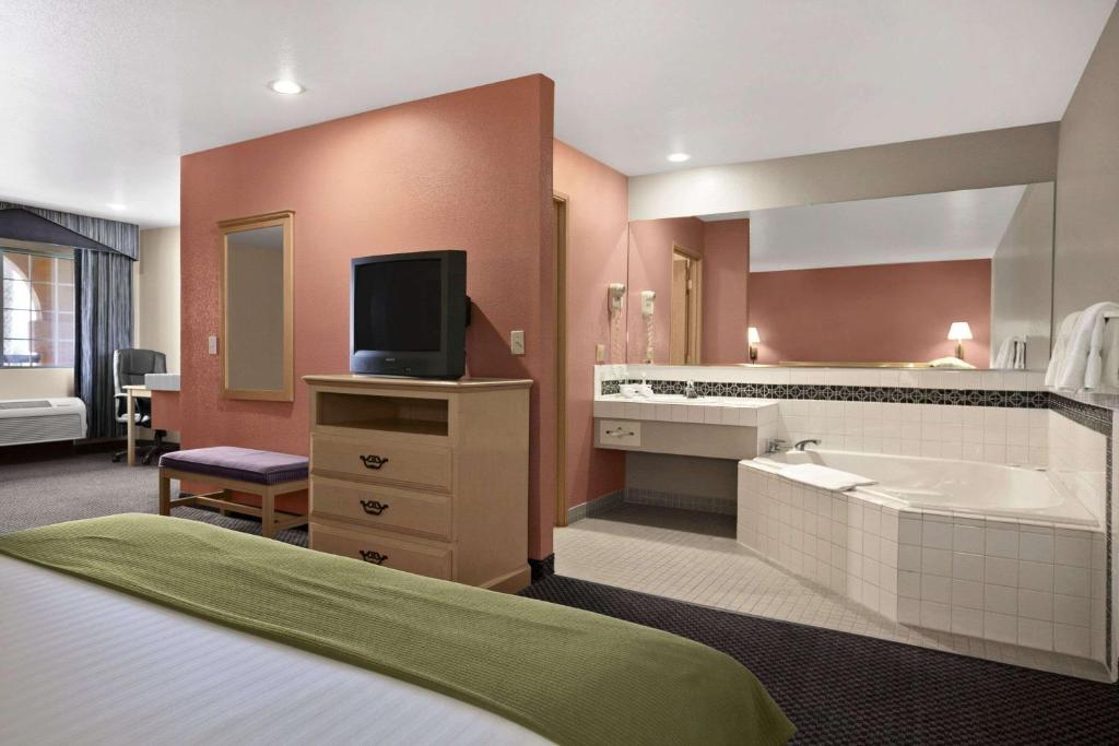 Travelodge by Wyndham Ukiah - image 4