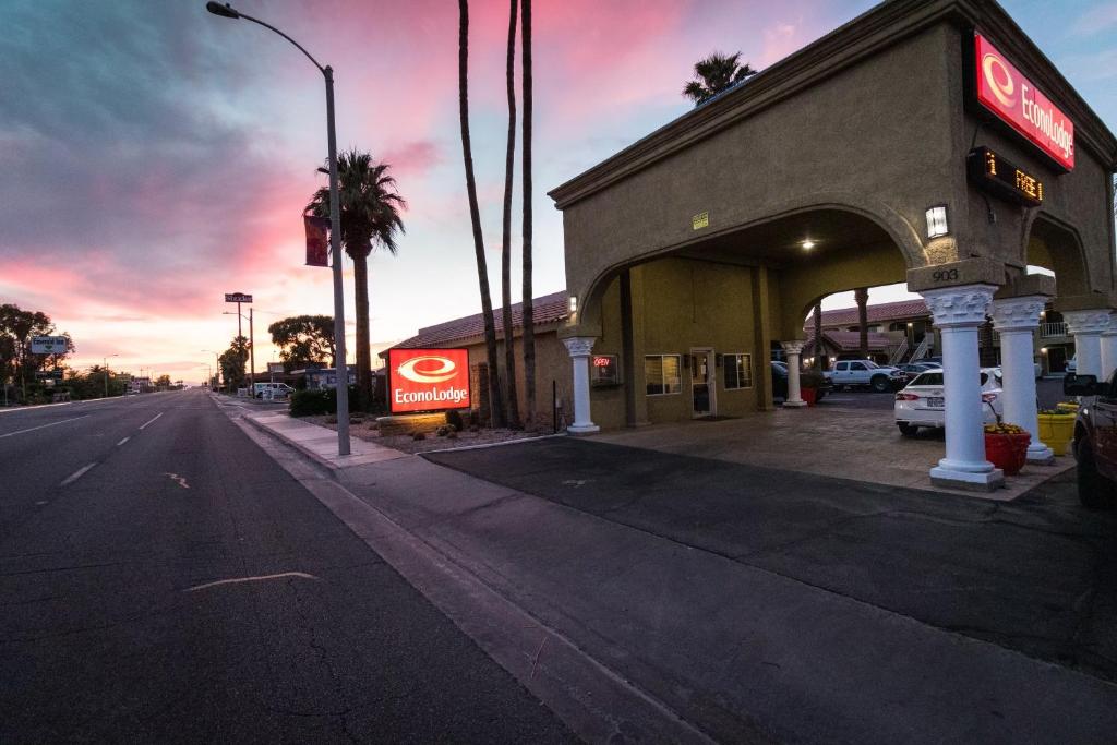 Econo Lodge - main image