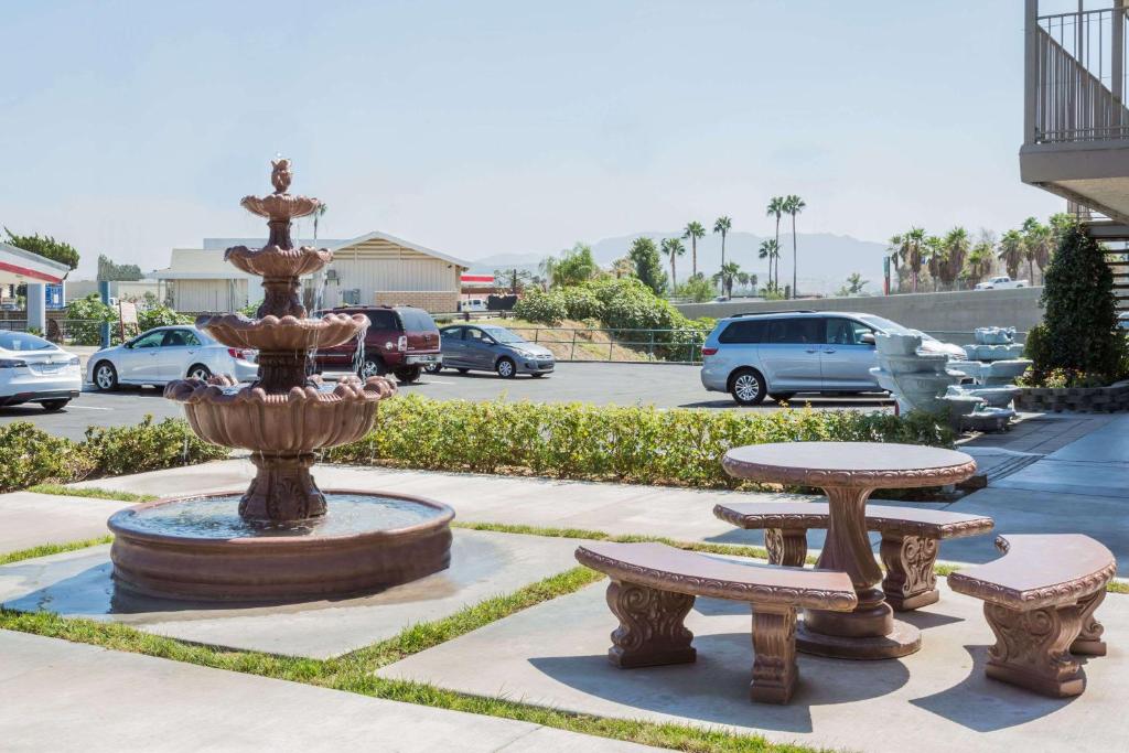 Knights Inn San Bernardino - main image