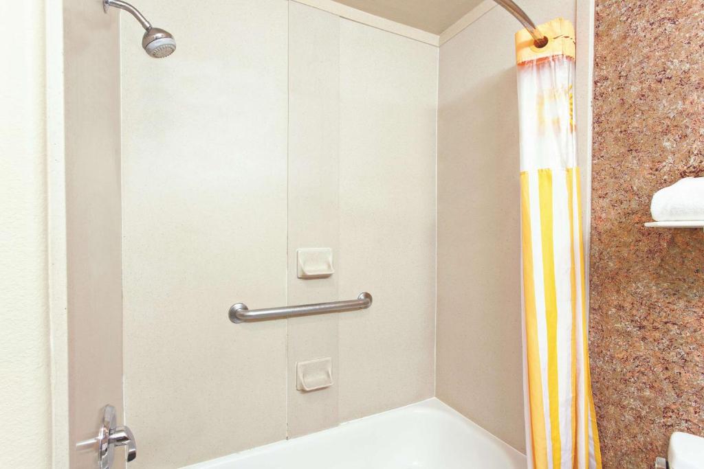 La Quinta by Wyndham Hesperia Victorville - image 2