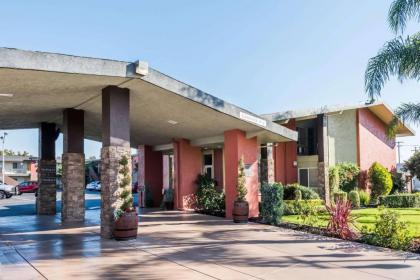 Days Inn & Suites by Wyndham Lodi - image 1