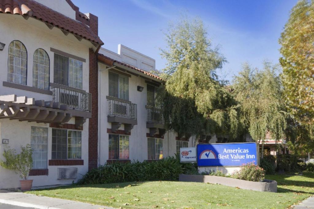 Americas Best Value Inn San Jose - image 2