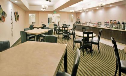 La Quinta by Wyndham Fowler - image 3
