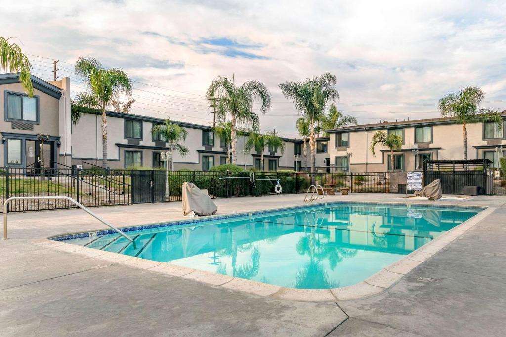 Comfort Inn and Suites Colton/San Bernardino - main image