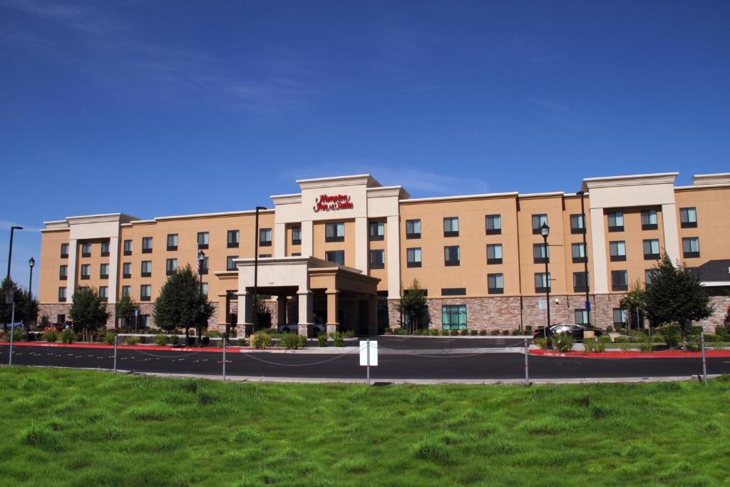 Hampton Inn & Suites Manteca - main image