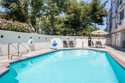 La Quinta by Wyndham Davis - image 3