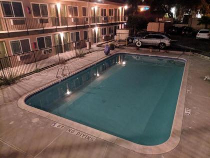 Americas Best Value Inn Thousand Oaks - image 2