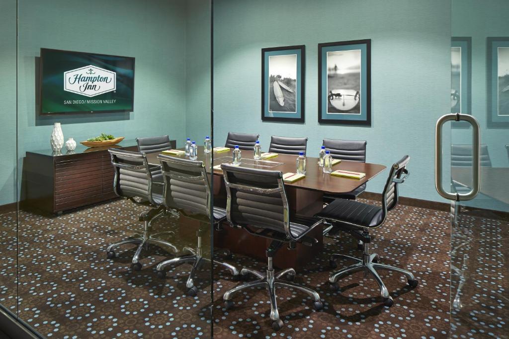 Hampton Inn San Diego Mission Valley - image 4