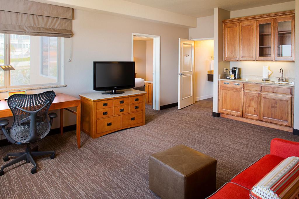 Hilton Garden Inn San Luis Obispo/Pismo Beach - image 4