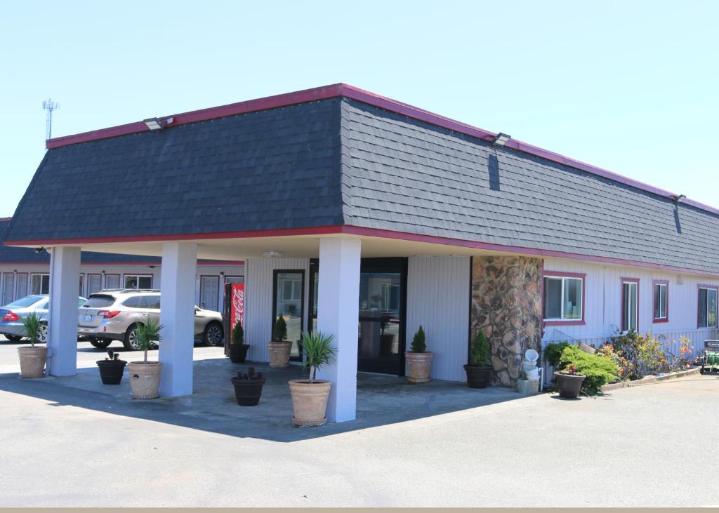 Westward Inn - main image