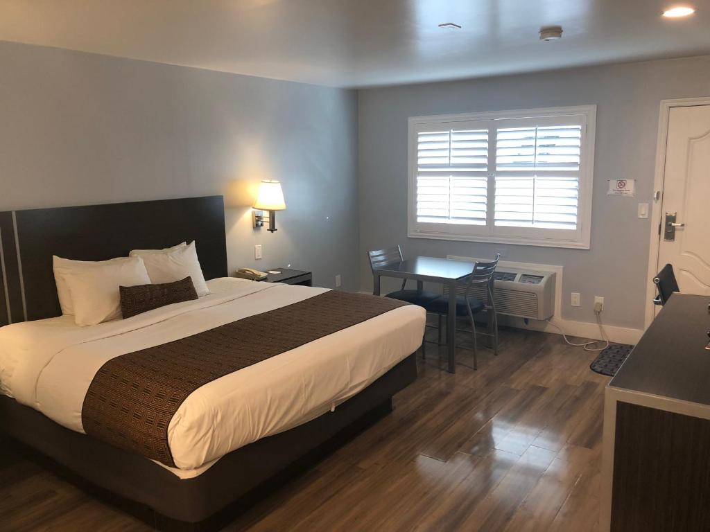 Pacific Inn Monterey - image 4