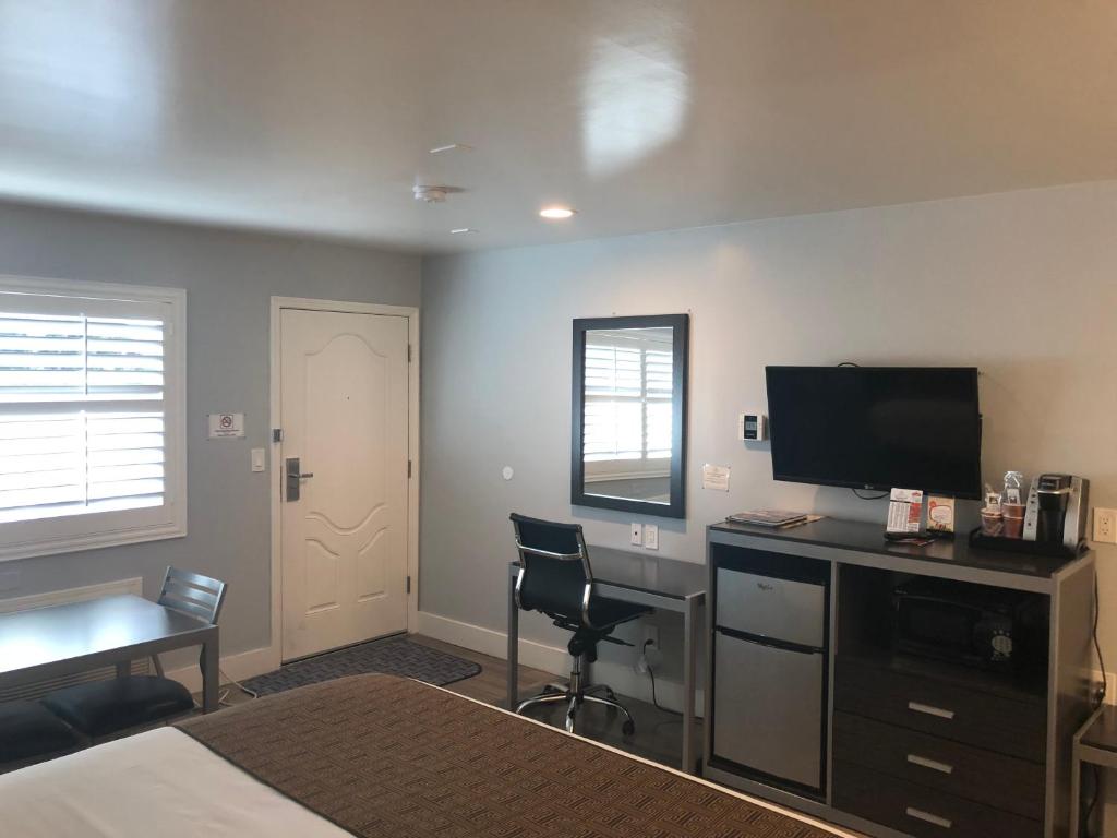 Pacific Inn Monterey - image 5