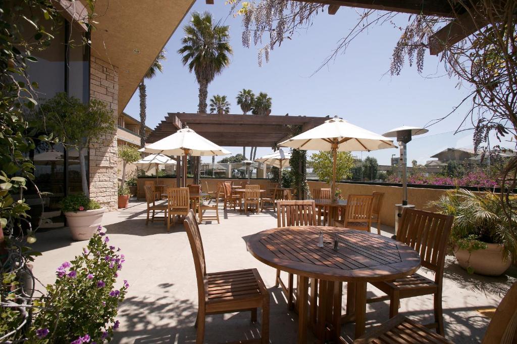 Four Points by Sheraton Ventura Harbor Resort - image 2
