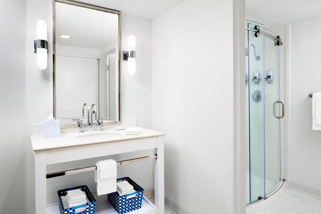 Four Points by Sheraton Ventura Harbor Resort - image 4