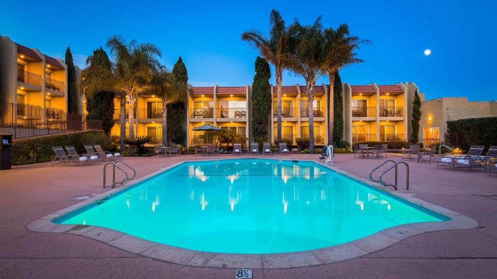 Best Western Plus Royal Oak Hotel - main image