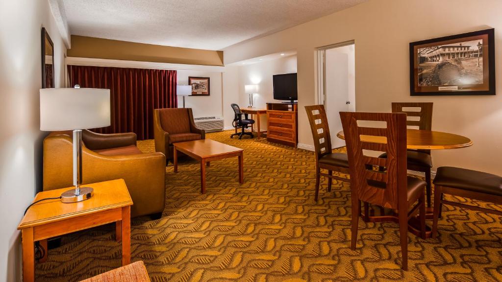 Best Western Plus Thousand Oaks Inn - image 3