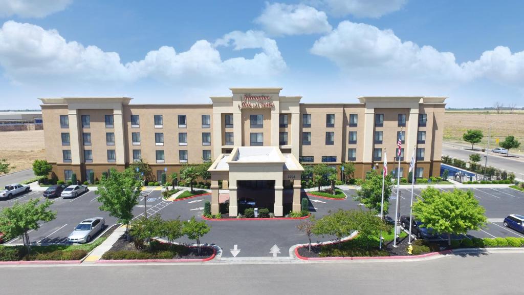 Hampton Inn & Suites Madera - main image
