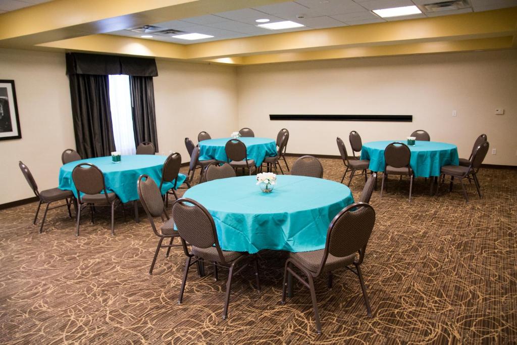 Hampton Inn & Suites Madera - image 4