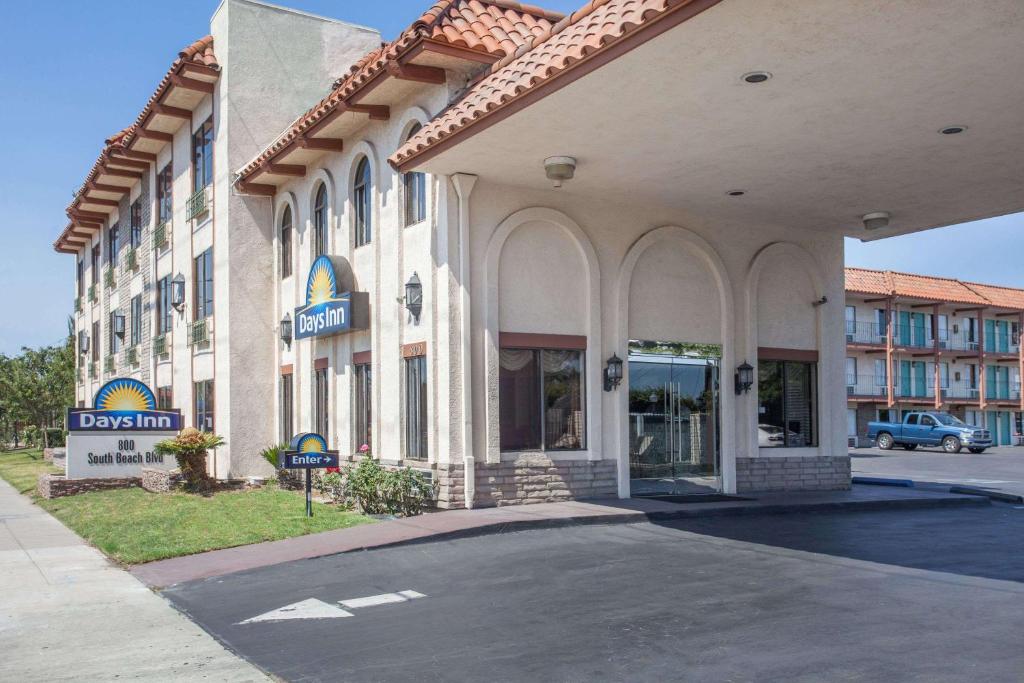 Days Inn by Wyndham Anaheim Near the Park - main image