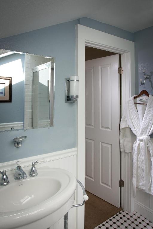 Craftsman Inn - image 3