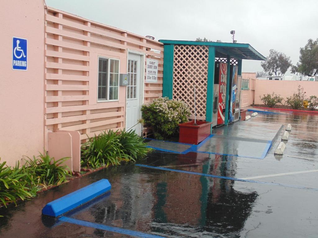 Inns of California Salinas - image 4