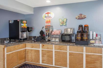 Super 8 by Wyndham Selma/Fresno Area - image 5