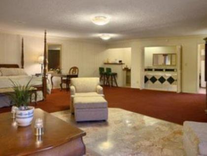 Merced Inn & Suites - image 4