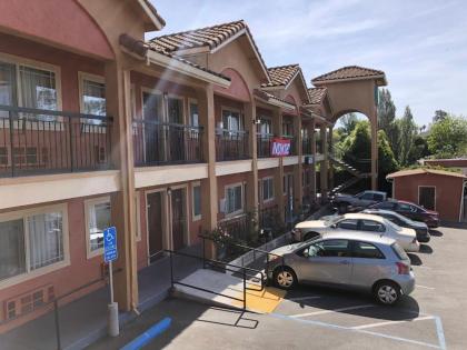 Valley Inn - image 1