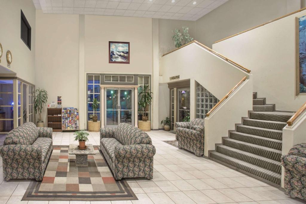 Knights Inn Pico Rivera - image 3