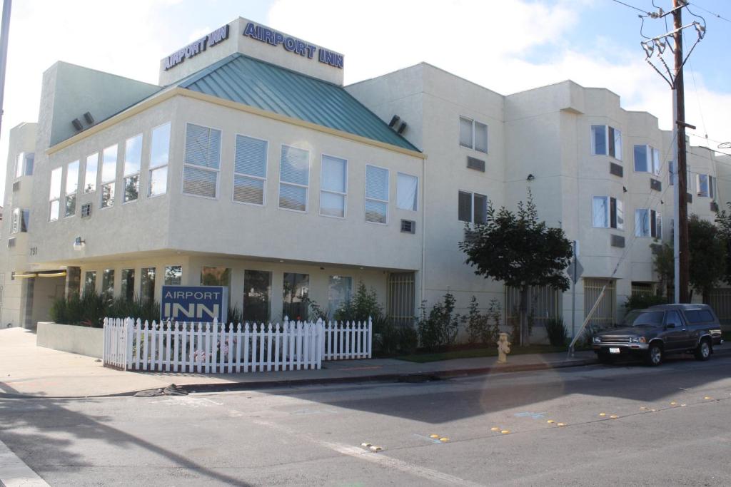 Airport Inn - main image