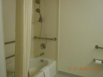 Airport Inn - image 5