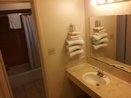El Rancho Motel Lodi - image 5