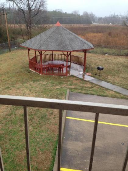 Americas Best Value Inn Cabot - image 2