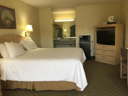 Americas Best Value Inn Cabot - image 9