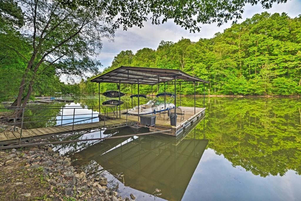 Lake Barkley Home Private Dock Kayaks Fire Pit - main image