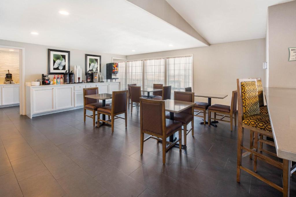 La Quinta Inn by Wyndham Caldwell - image 2