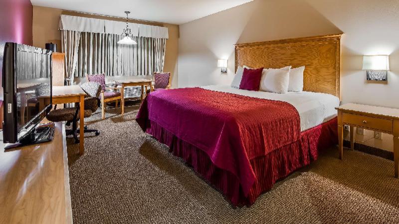 Best Western Plus Caldwell Inn & Suites - image 5