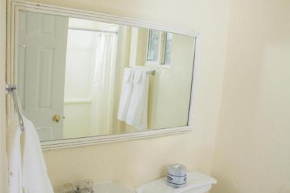 Budget Inn - image 13