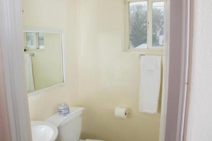 Budget Inn - image 14