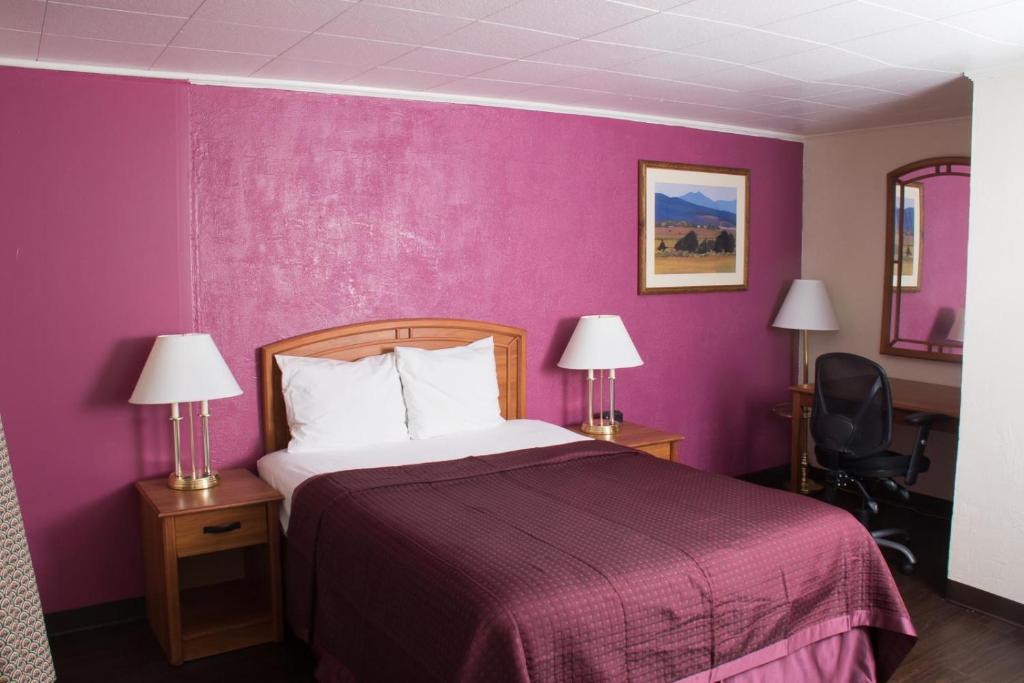 Budget Inn - image 6