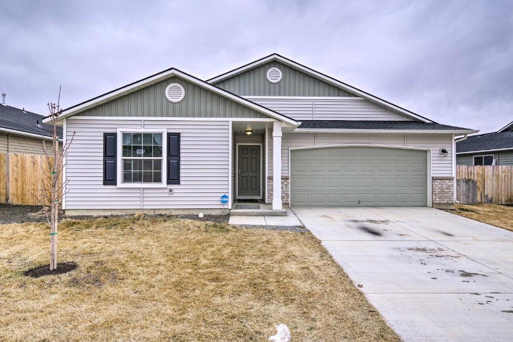 Updated Family Home with Deck 24 Mi to Boise! - image 3