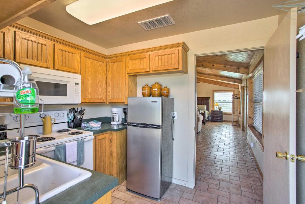 Pet-Friendly Efficiency Cottage with Pond and Pool! - image 2