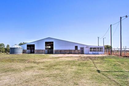 Pet-Friendly Efficiency Cottage with Pond and Pool! - image 4