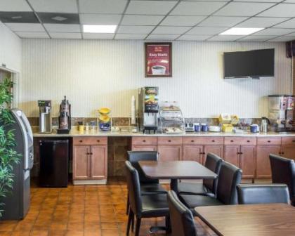 Econo Lodge Calhoun - image 11